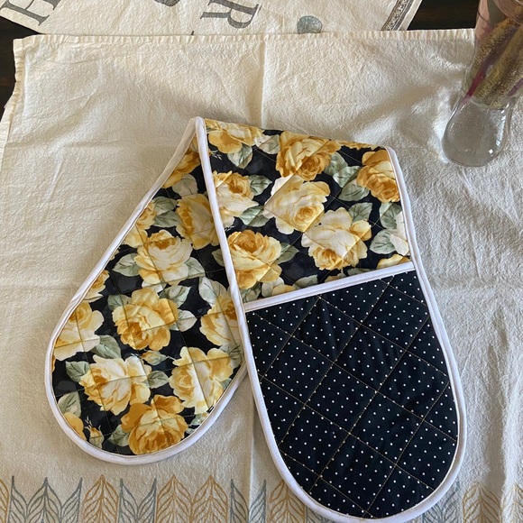 Quilted double oven mitten - Picture 12 of 13